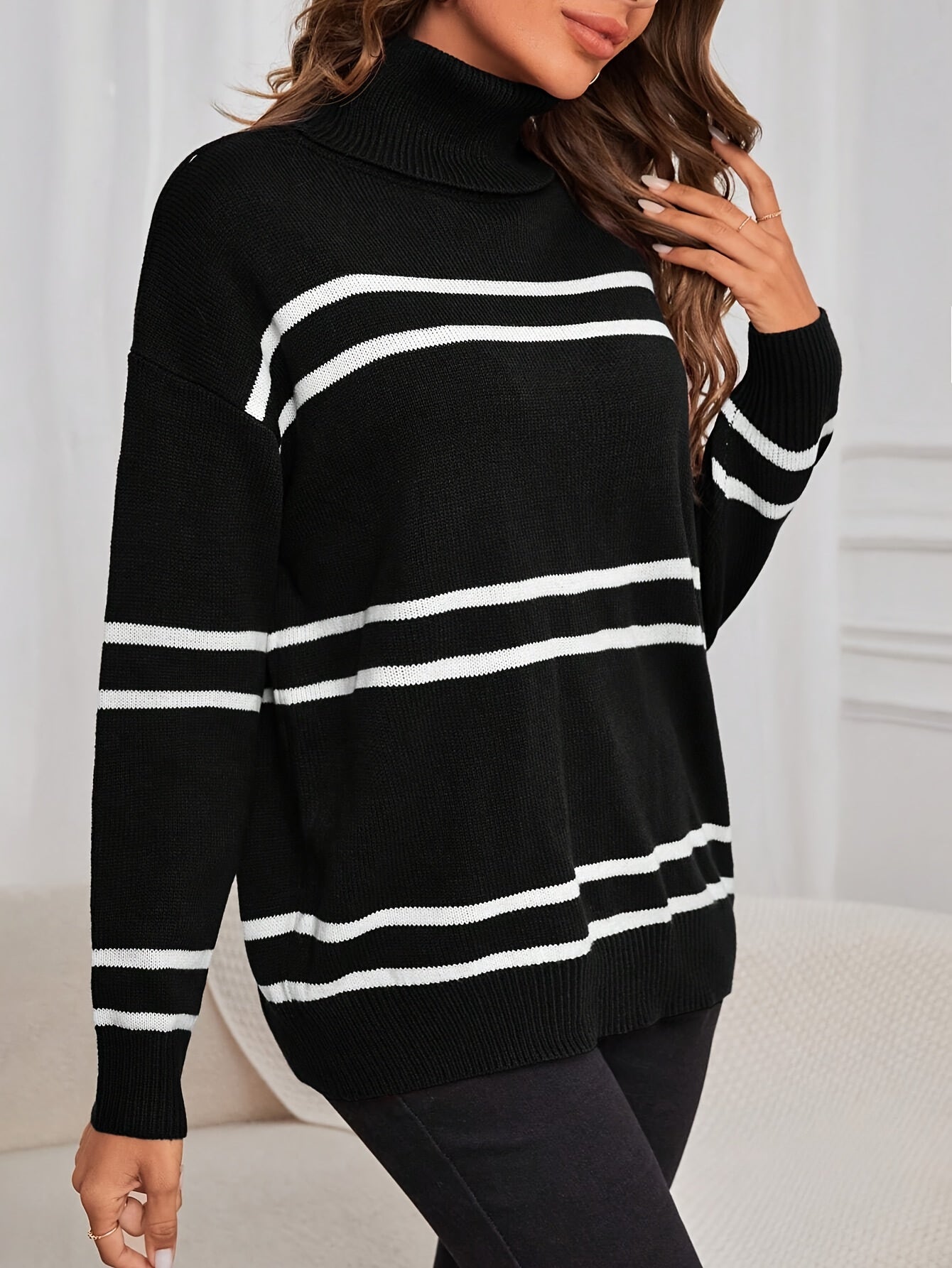R&B | Gestreifter Rollkragenpullover