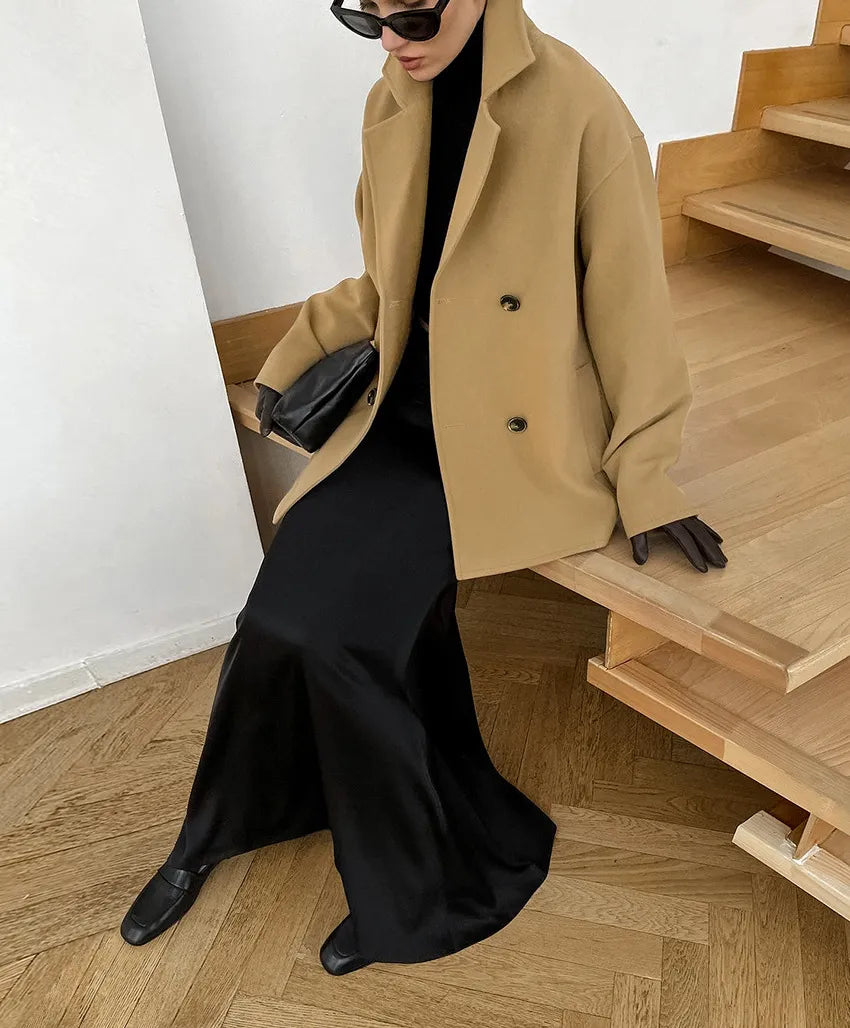 R&B | elegante braune Wolljacke mit doppelter Knopfreihe, halblang