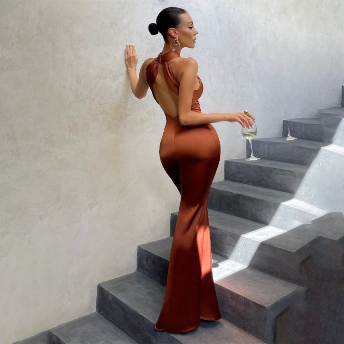 R&B | Einfarbiges ärmelloses Fischschwanzkleid zum Aufhängen am Hals