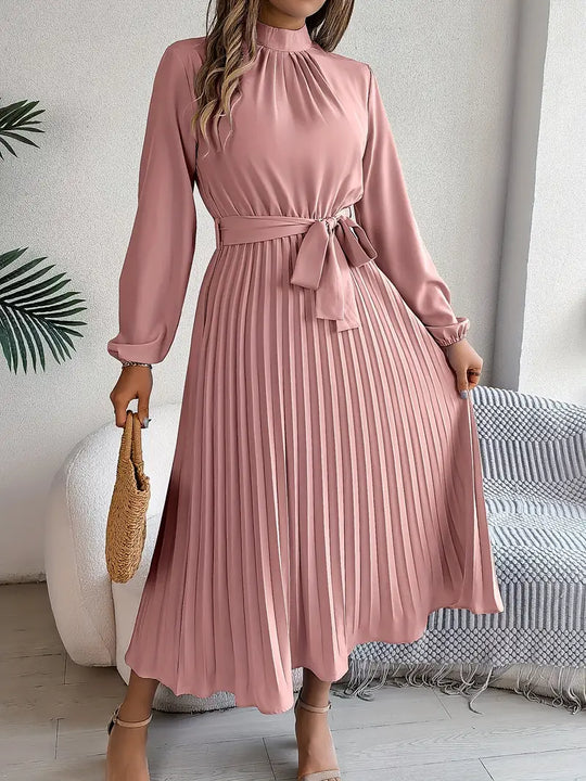 R&B | Schlichtes Kleid mit Stehkragen und Plissiertem Gürtel