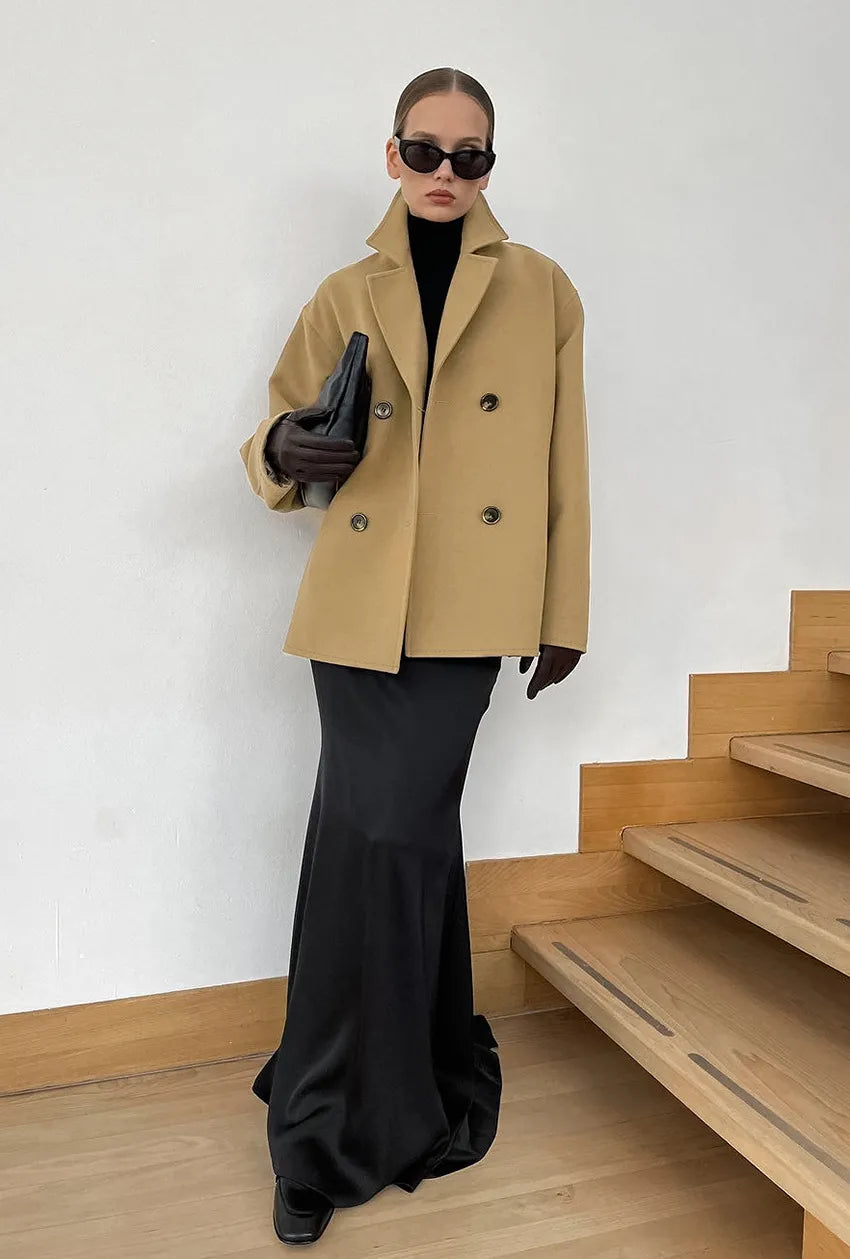 R&B | elegante braune Wolljacke mit doppelter Knopfreihe, halblang