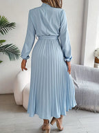 R&B | Schlichtes Kleid mit Stehkragen und Plissiertem Gürtel