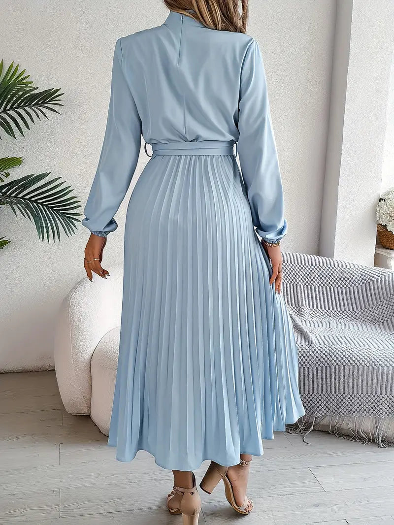 R&B | Schlichtes Kleid mit Stehkragen und Plissiertem Gürtel