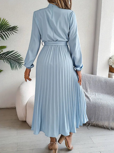 R&B | Schlichtes Kleid mit Stehkragen und Plissiertem Gürtel