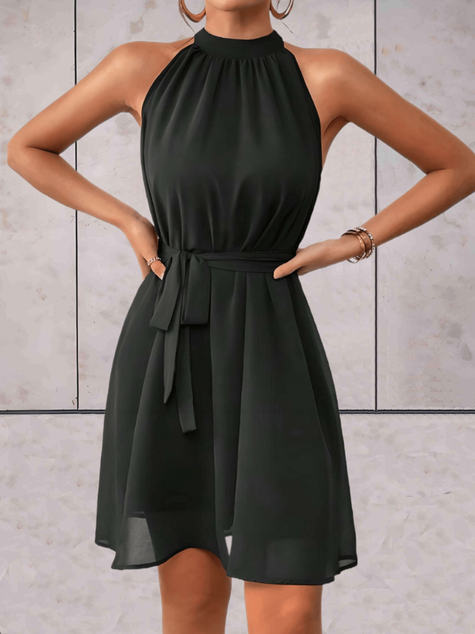 R&B | Danes Mini Kleid Einfarbiges Ärmelloses Kleid mit Rundhalsausschnitt und Bindegürtel