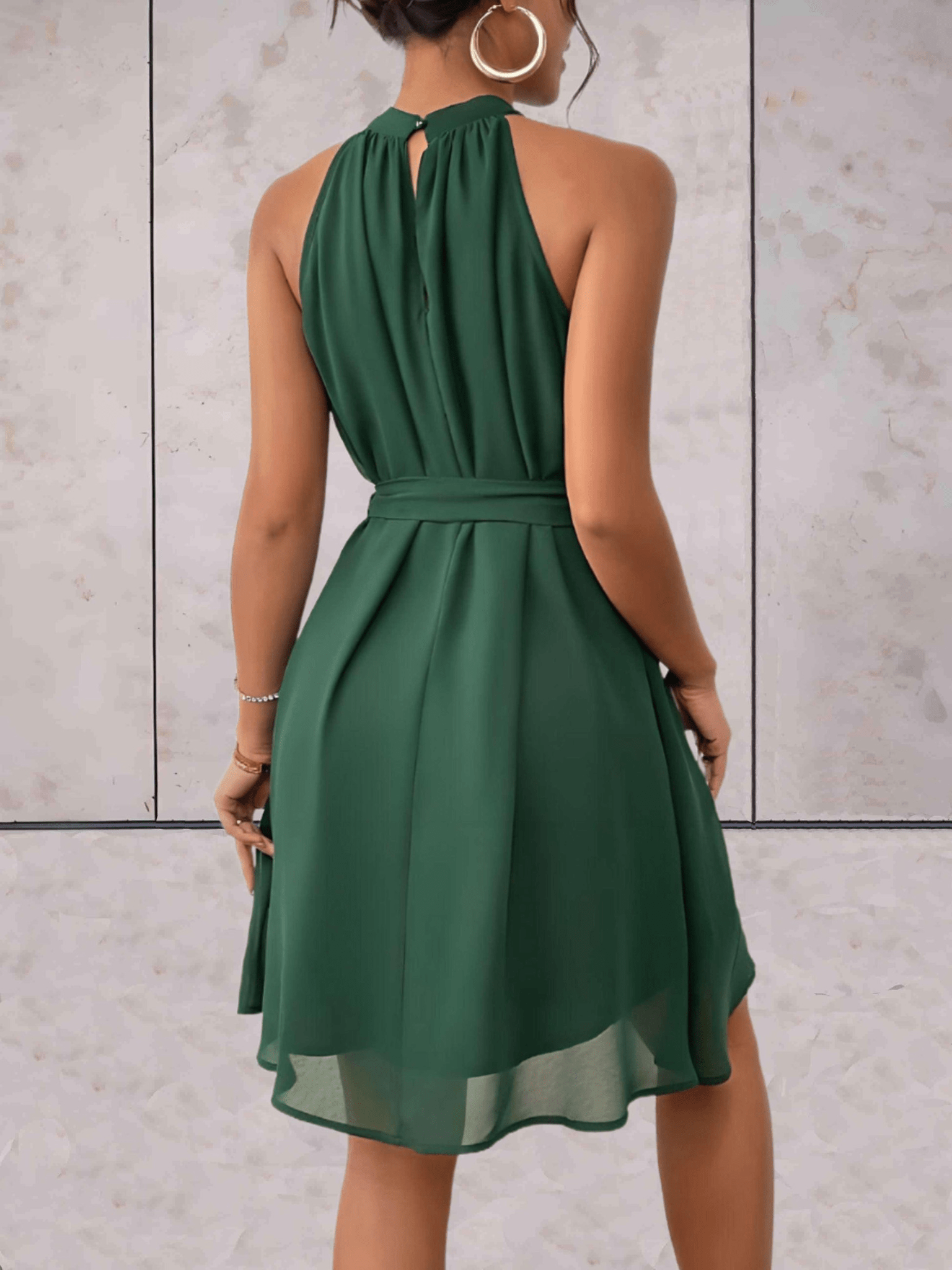 R&B | Danes Mini Kleid Einfarbiges Ärmelloses Kleid mit Rundhalsausschnitt und Bindegürtel