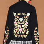R&B | Gestickter Blumenpullover