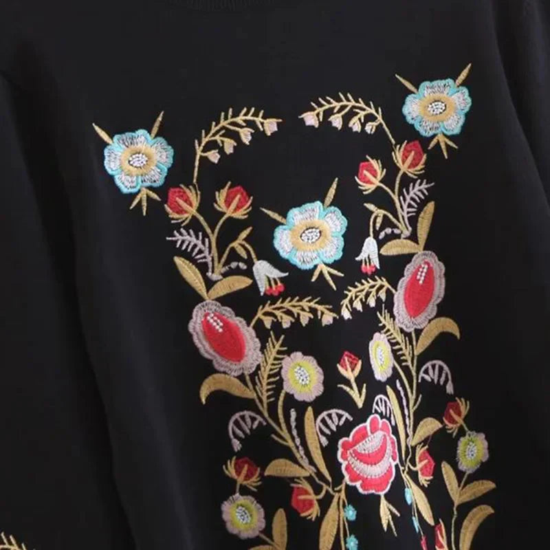 R&B | Gestickter Blumenpullover