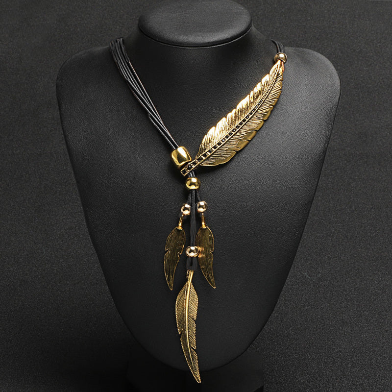 R&B | Goldene Feder Halskette Im Boho Stil