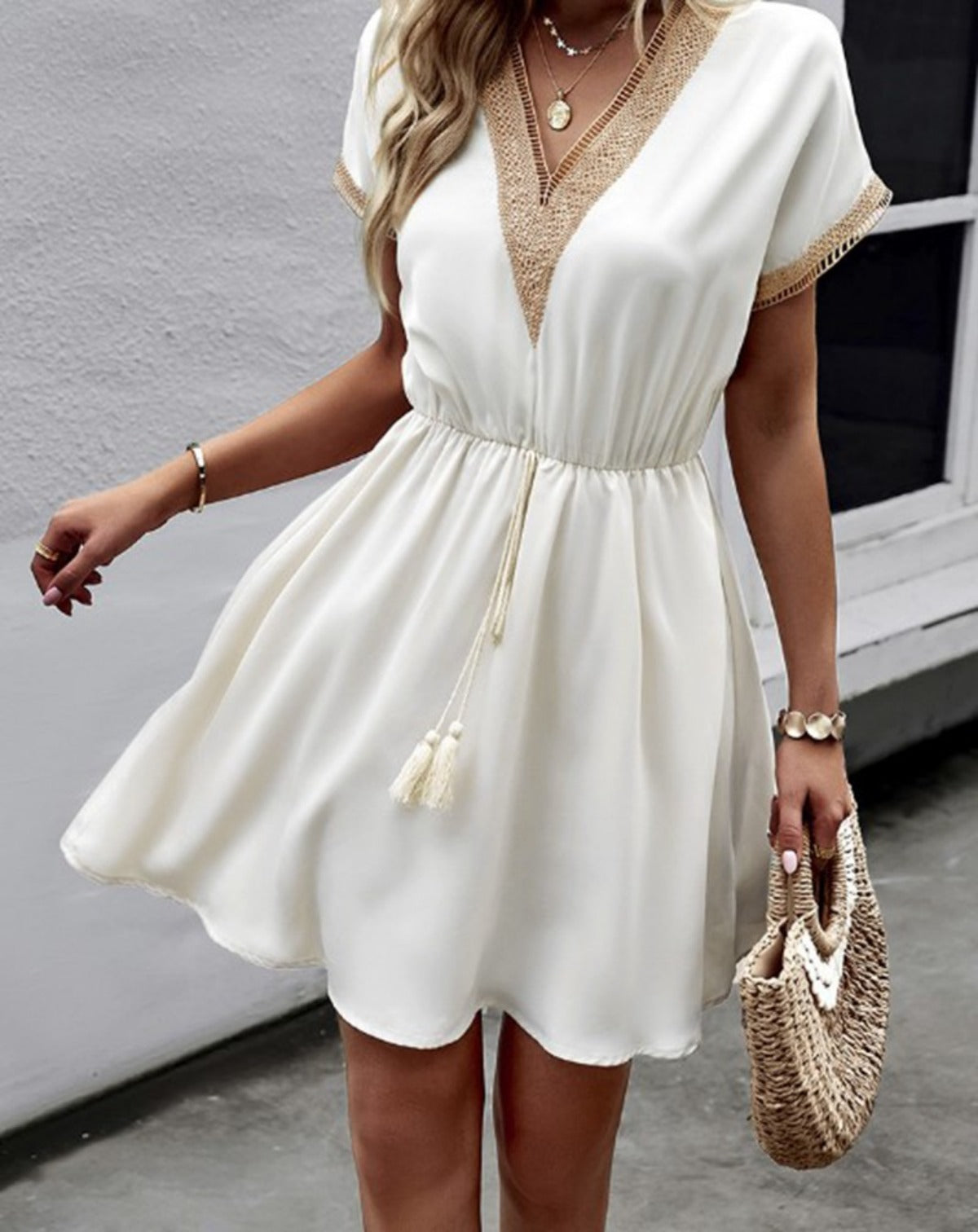 R&B | Kleid mit V-Ausschnitt aus Spitze