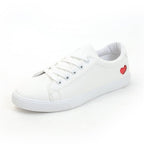 Weiße Herzchen Schuhe