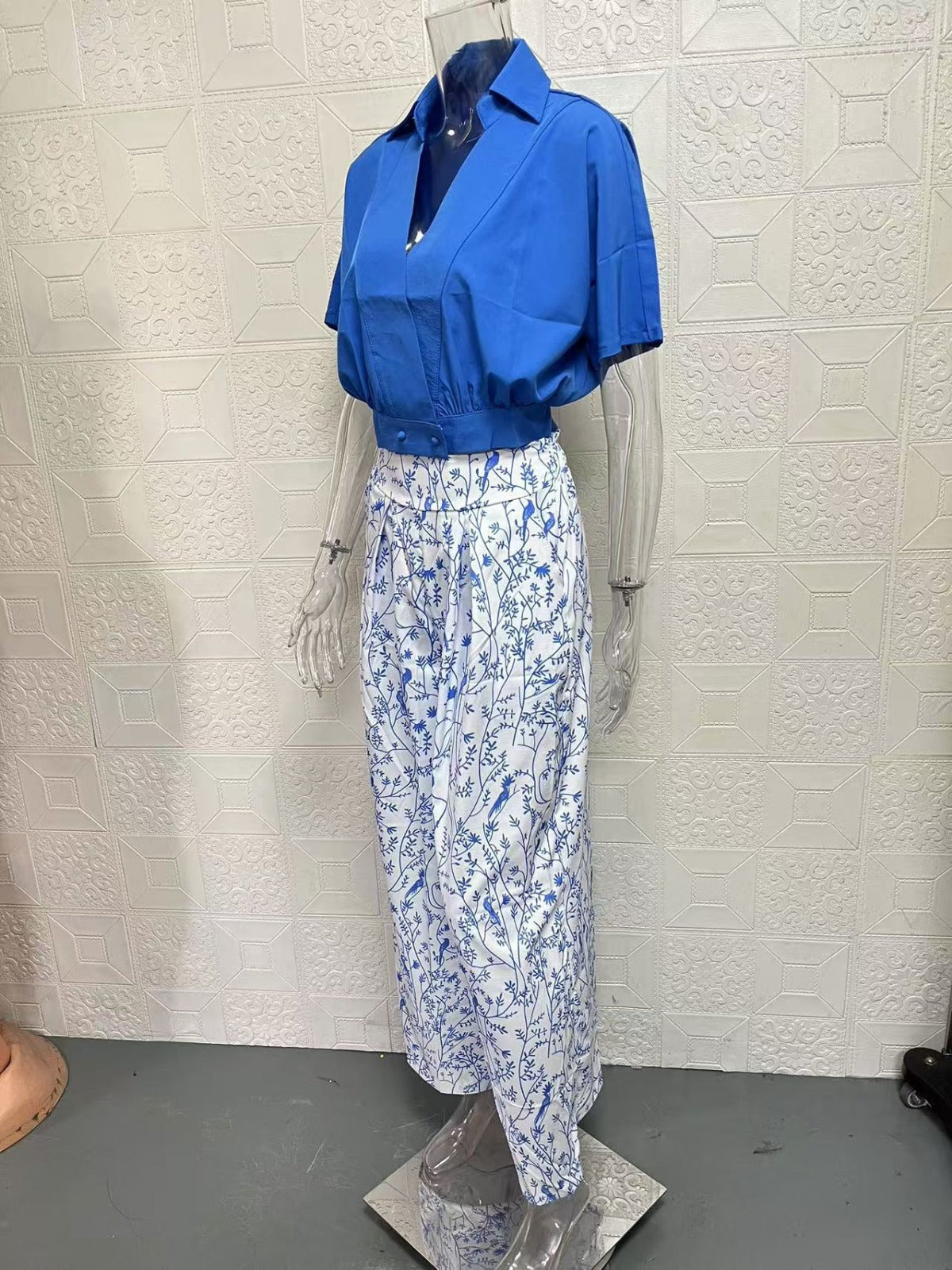 R&B | Zweiteiliges Set mit V-Ausschnitt und Hose mit weitem Bein