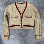 R&B | Kurze Strickjacke Elegant und Modern Kontrastdetails
