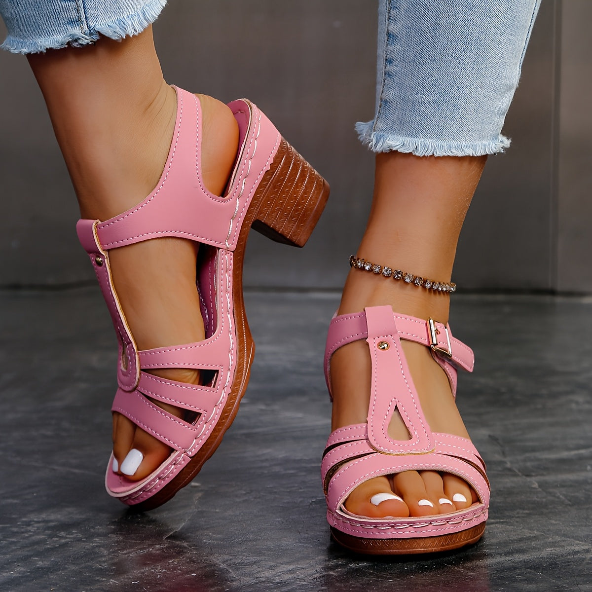 Retro-Sandalen mit Blockabsatz und verstellbarem Riemen R&B R&B