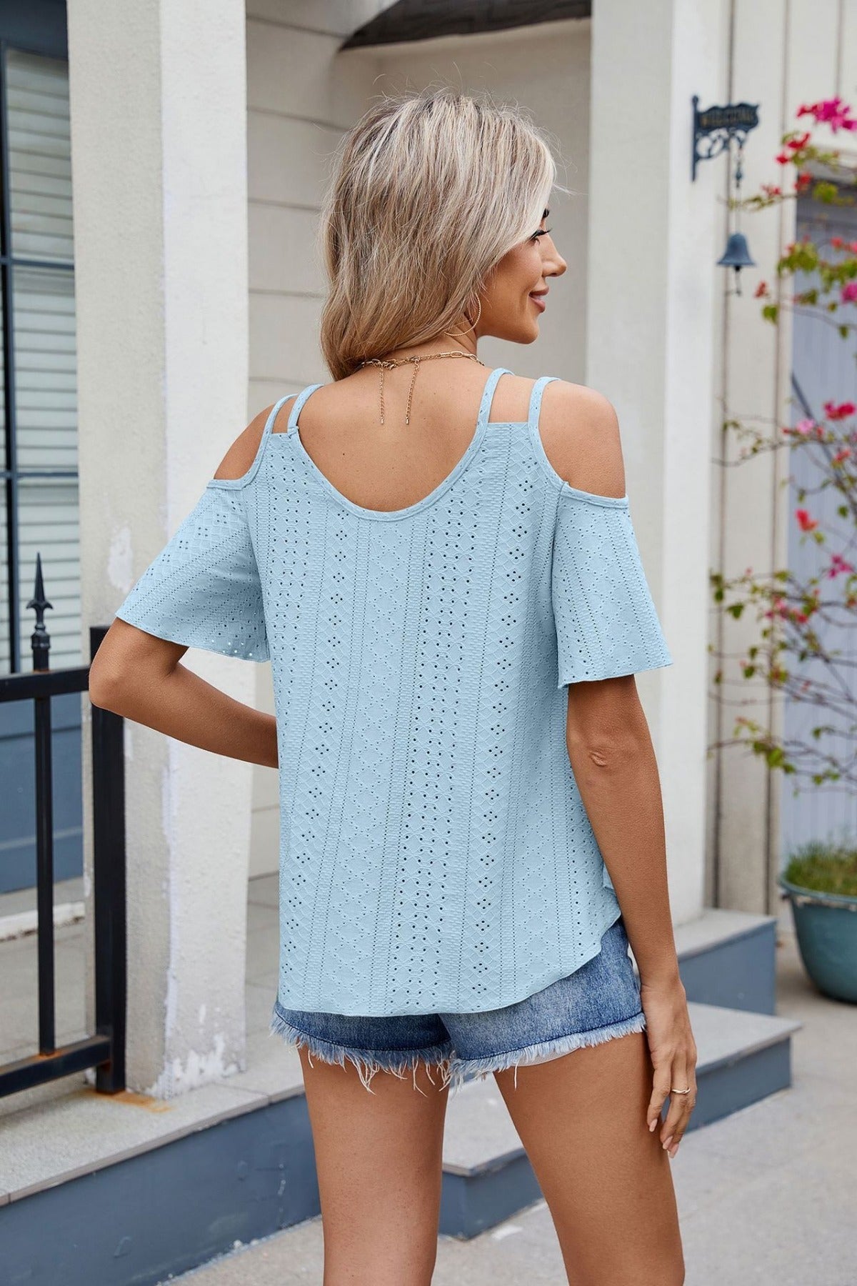 R&B | Schulterfreies T-Shirt mit V-Ausschnitt