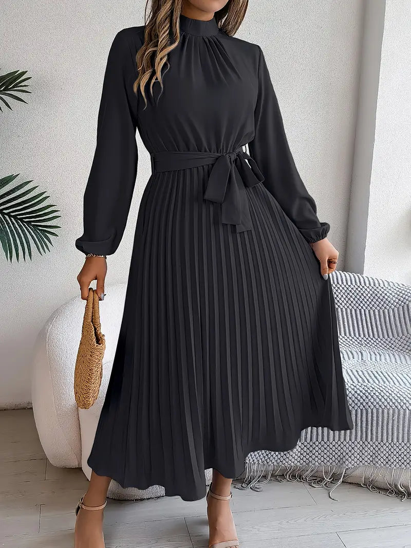 R&B | Schlichtes Kleid mit Stehkragen und Plissiertem Gürtel