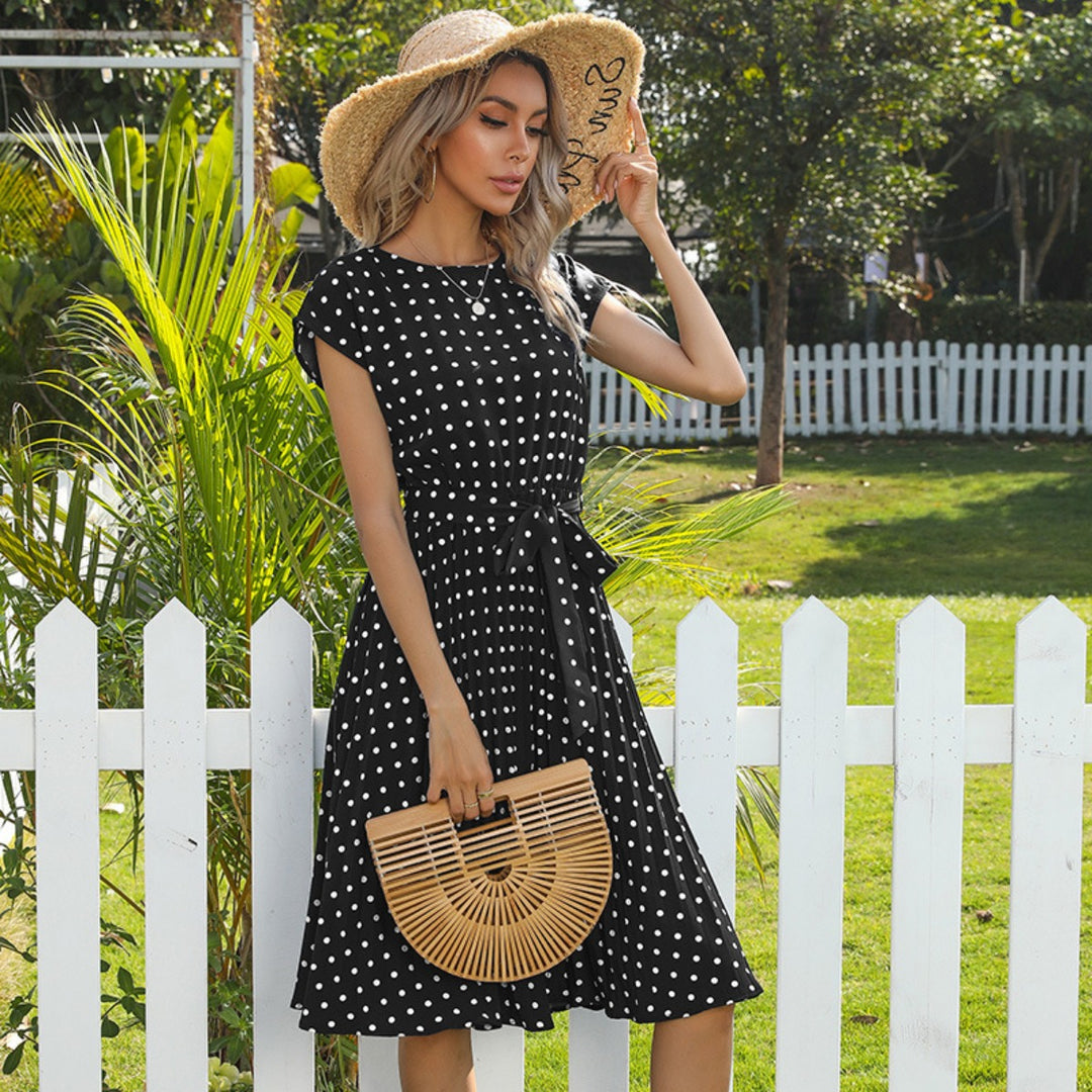 R&B | Kurzärmeliges Polka Dot Plissee-Kleid