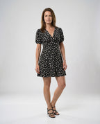 Damen Minikleid tailliert mit Puffärmeln