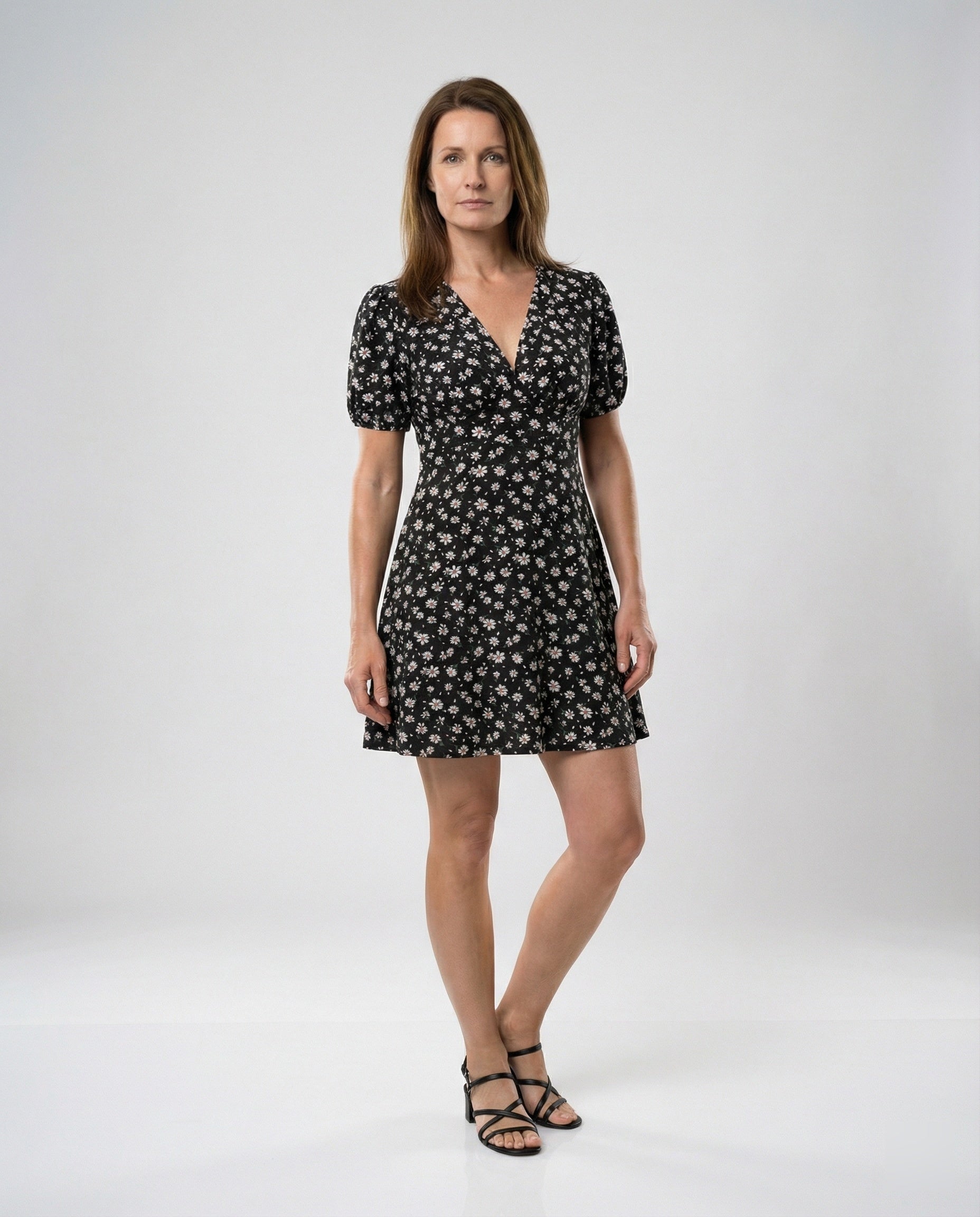 Damen Minikleid tailliert mit Puffärmeln