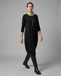 R&B | Einfarbiges Kleid mit Rundhalsausschnitt und Tasche