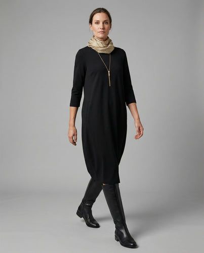 R&B | Einfarbiges Kleid mit Rundhalsausschnitt und Tasche