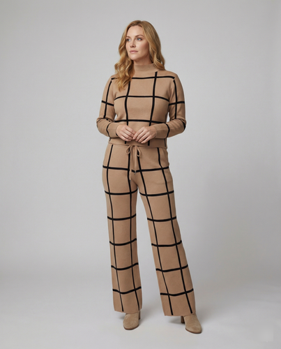 Damen Strickanzug mit modernem Karomuster und hohem Kragen R&B