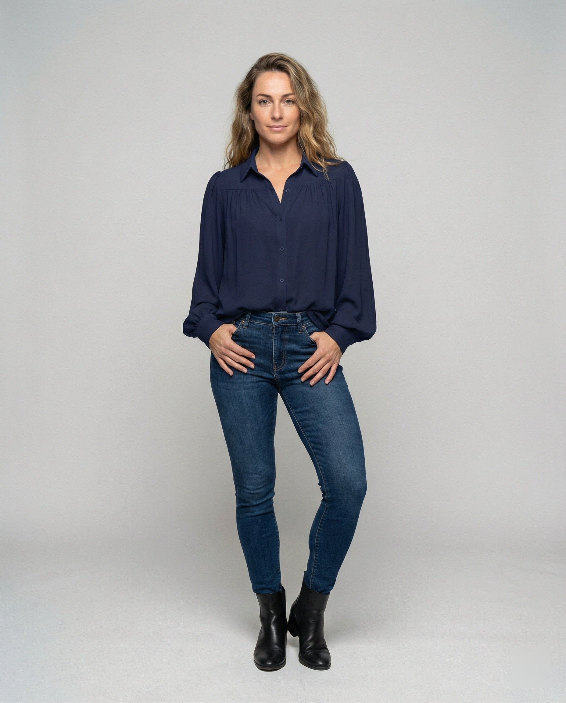 Damen Bluse mit voluminösen Ärmeln und eleganten Rüschendetails R&B