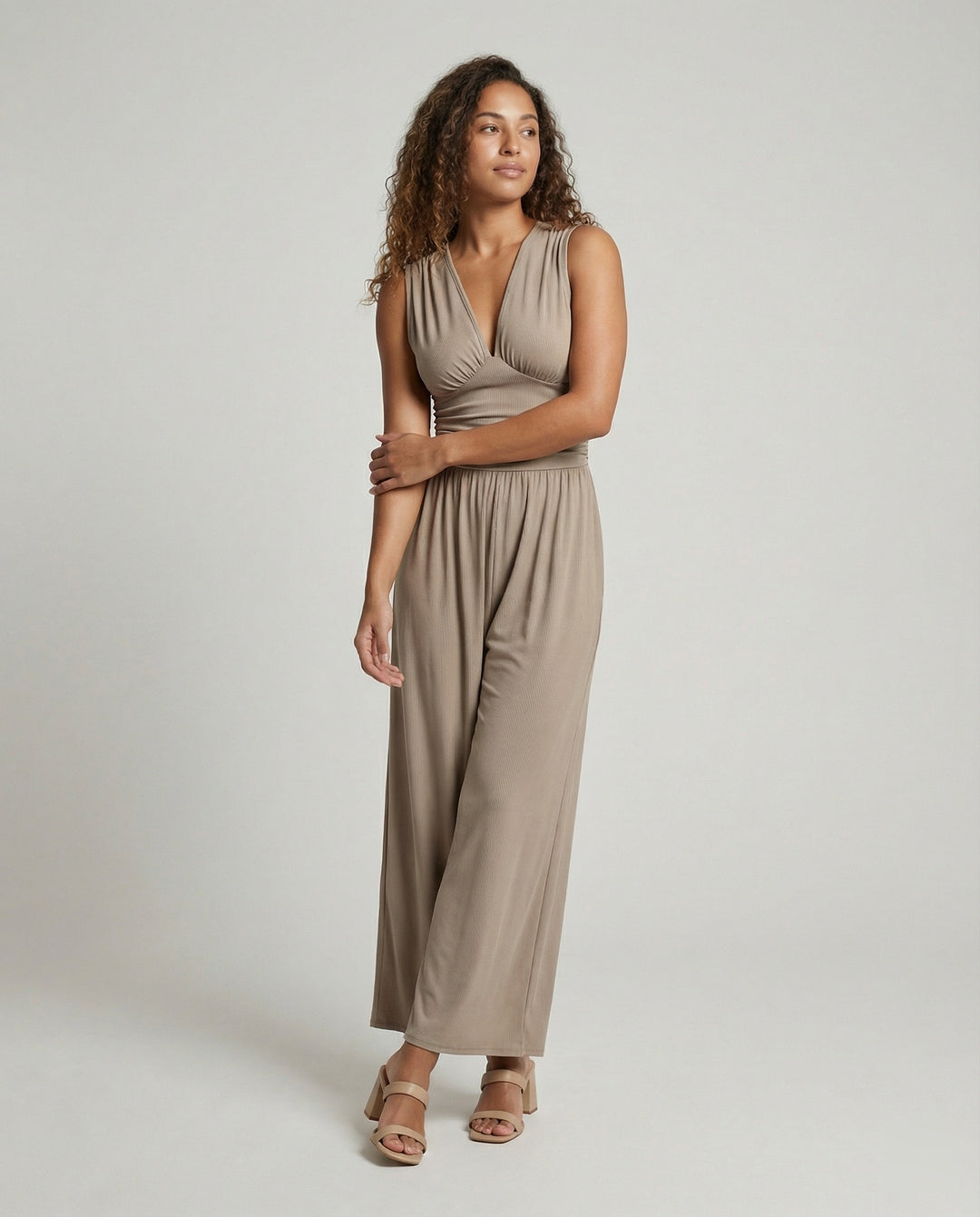 Damen Jumpsuit mit schickem V-Ausschnitt und weitem Bein R&B