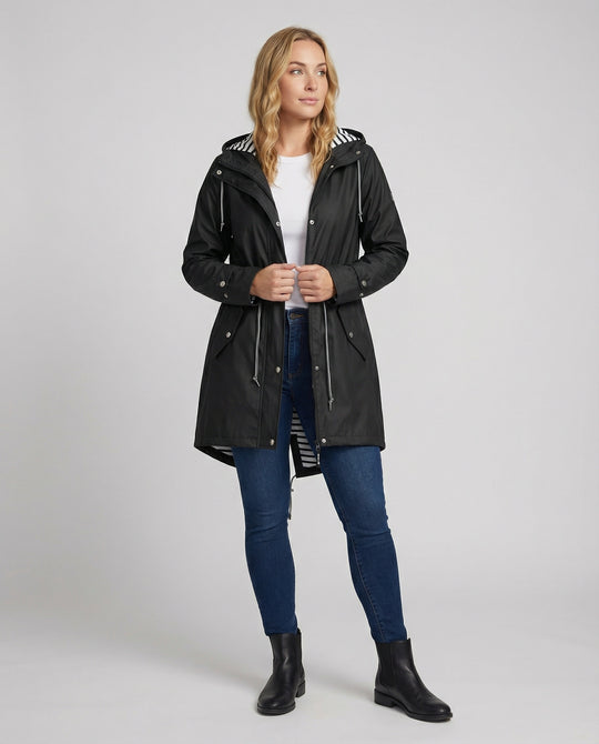 Wasserdichte Jacke mit Kapuze
