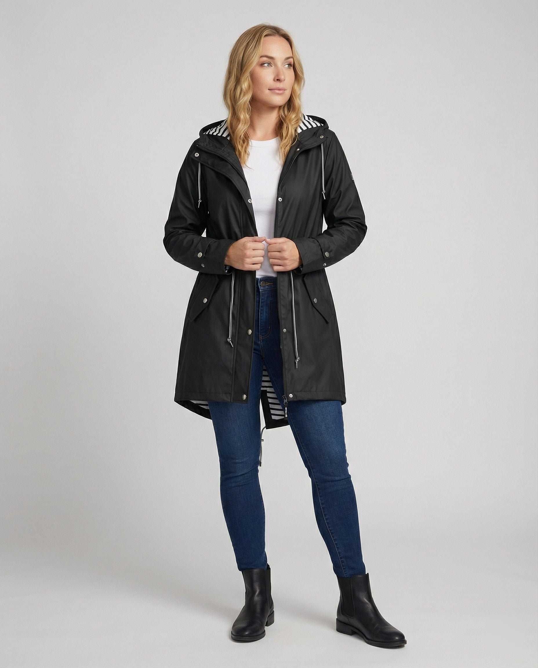 Wasserdichte Jacke mit Kapuze