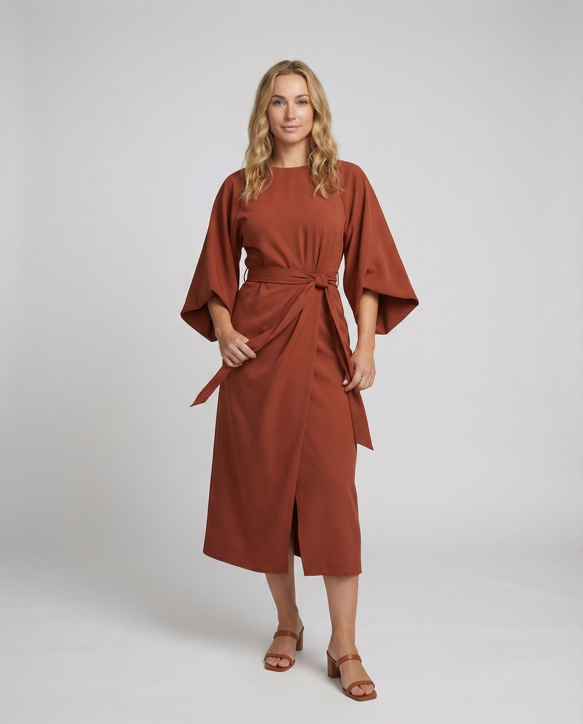 R&B | Elegantes Kleid mit Laternenärmeln und Gürtel