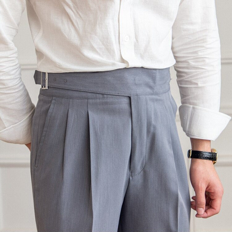 R&B Classic: Stilvolle Hose mit Schnalle