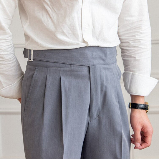 R&B Classic: Stilvolle Hose mit Schnalle