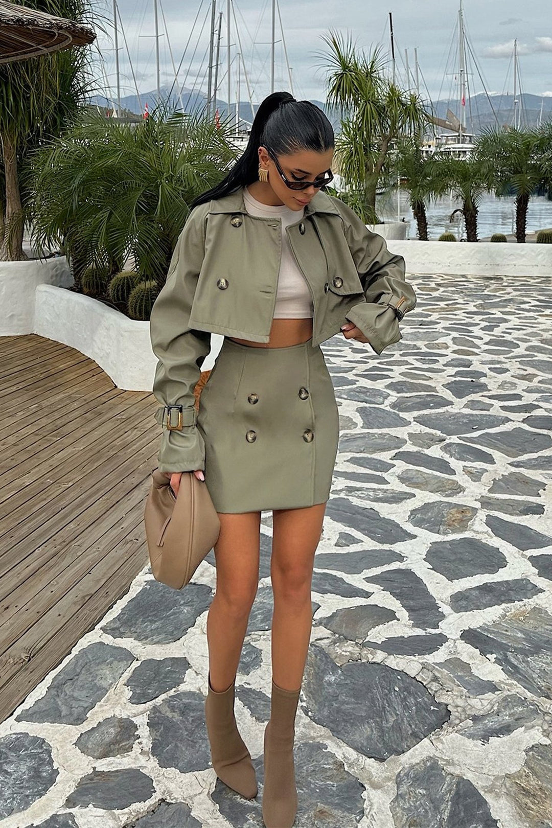 R&B | Knopfdetail Gekürzte Jacke & Minirock-Set