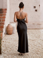 R&B | Rückenfreies Neckholder Maxikleid