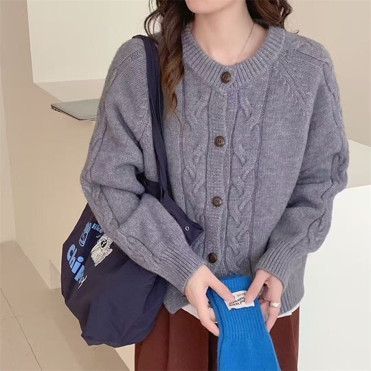 R&B | Kabelstrickjacke mit Knöpfen