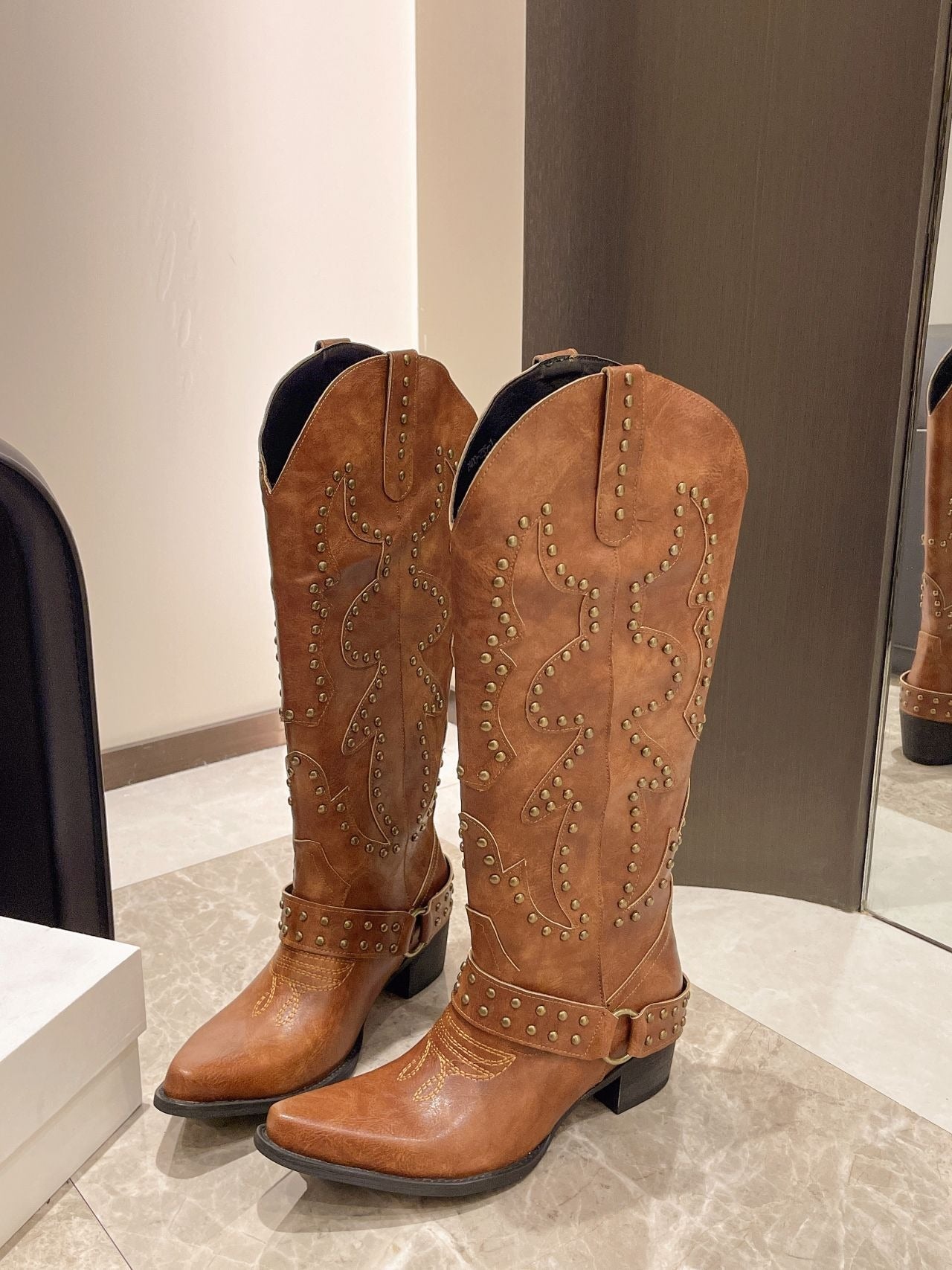 R&B | Stiefel - Kunstleder - Kniehohe Schaft - Spitz Zulaufend - Nietenverzierung