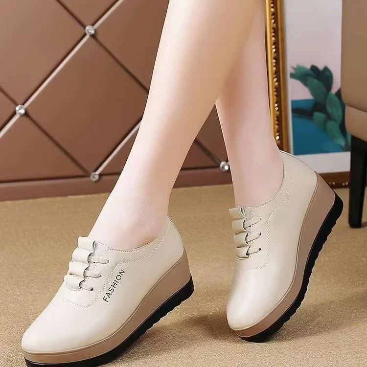 Rutschfeste und strapazierfähige Damen-Keilschuhe aus Leder R&B R&B
