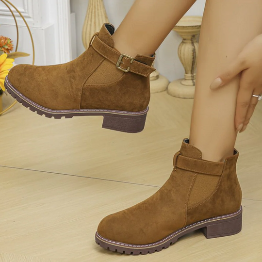 R&B | Stiefeletten – Rauleder-Textur – Schnallenriemen – Blockabsatz – Rutschfeste Sohle