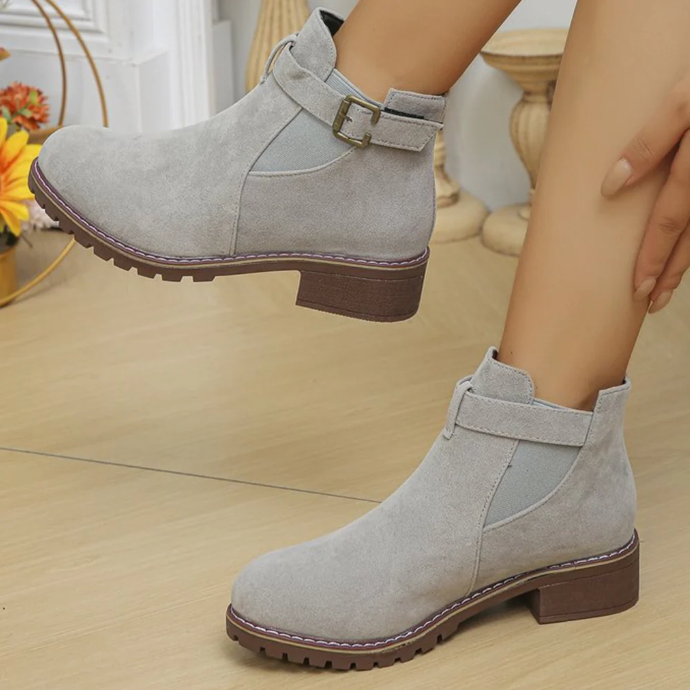 R&B | Stiefeletten – Rauleder-Textur – Schnallenriemen – Blockabsatz – Rutschfeste Sohle