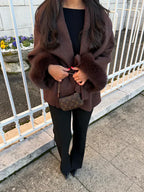 R&B | Wollmantel mit Gürtel und Kunstfellmanschetten Elegante Kurze Wickeljacke