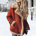 R&B | Übergröße Jacke - Wildleder-Optik - Lammfell-Futter - Asymmetrischer Reißverschluss - Schnallen-Details