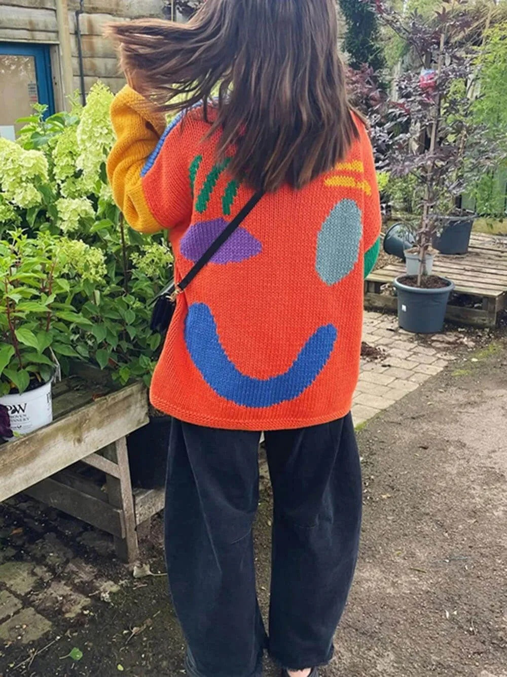 R&B | Strickpullover Im Künstlerstil - Gemütlicher Freizeit-Jumper mit Abstraktem Gesichtsmuster