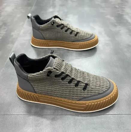 Solide Turnschuhe für Männer R&B
