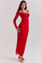 R&B | Elegantes Maxikleid mit tiefem Ausschnitt und langen Ärmeln