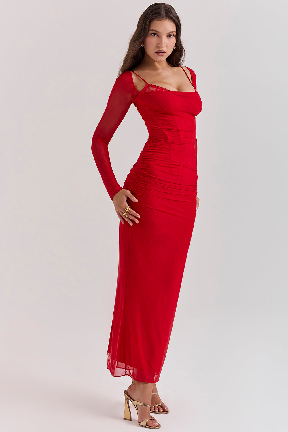 R&B | Elegantes Maxikleid mit tiefem Ausschnitt und langen Ärmeln