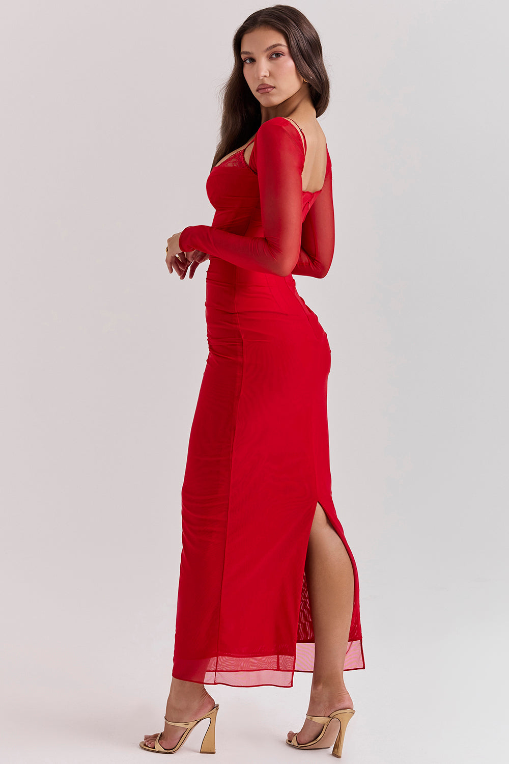 R&B | Elegantes Maxikleid mit tiefem Ausschnitt und langen Ärmeln