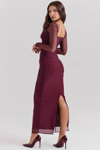R&B | Elegantes Maxikleid mit tiefem Ausschnitt und langen Ärmeln