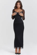 R&B | Elegantes Maxikleid mit tiefem Ausschnitt und langen Ärmeln