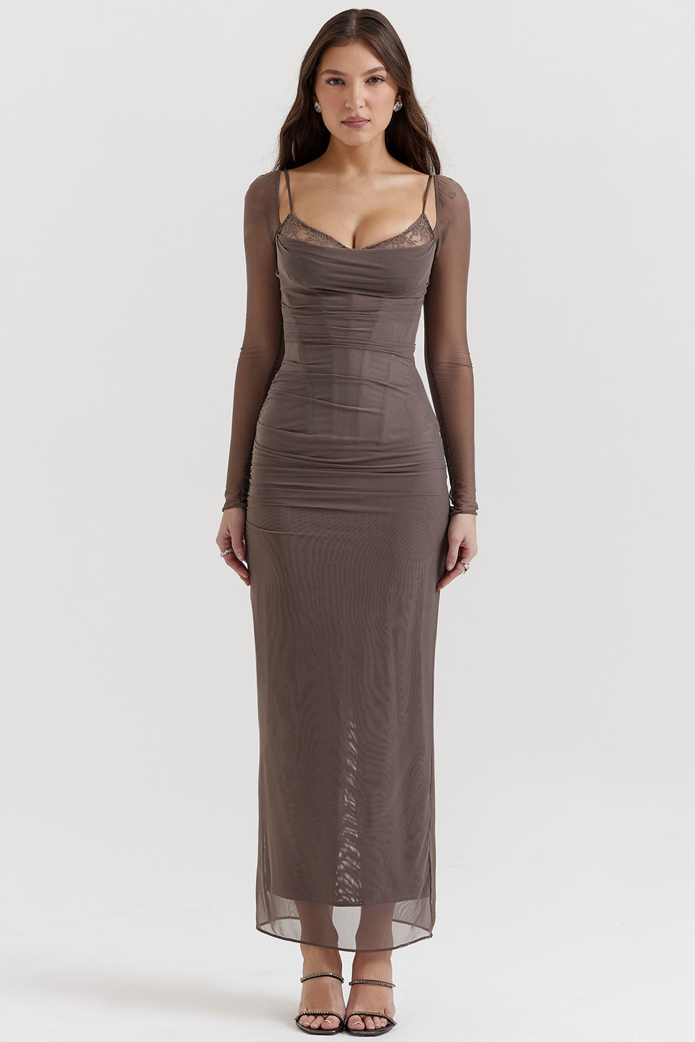 R&B | Elegantes Maxikleid mit tiefem Ausschnitt und langen Ärmeln